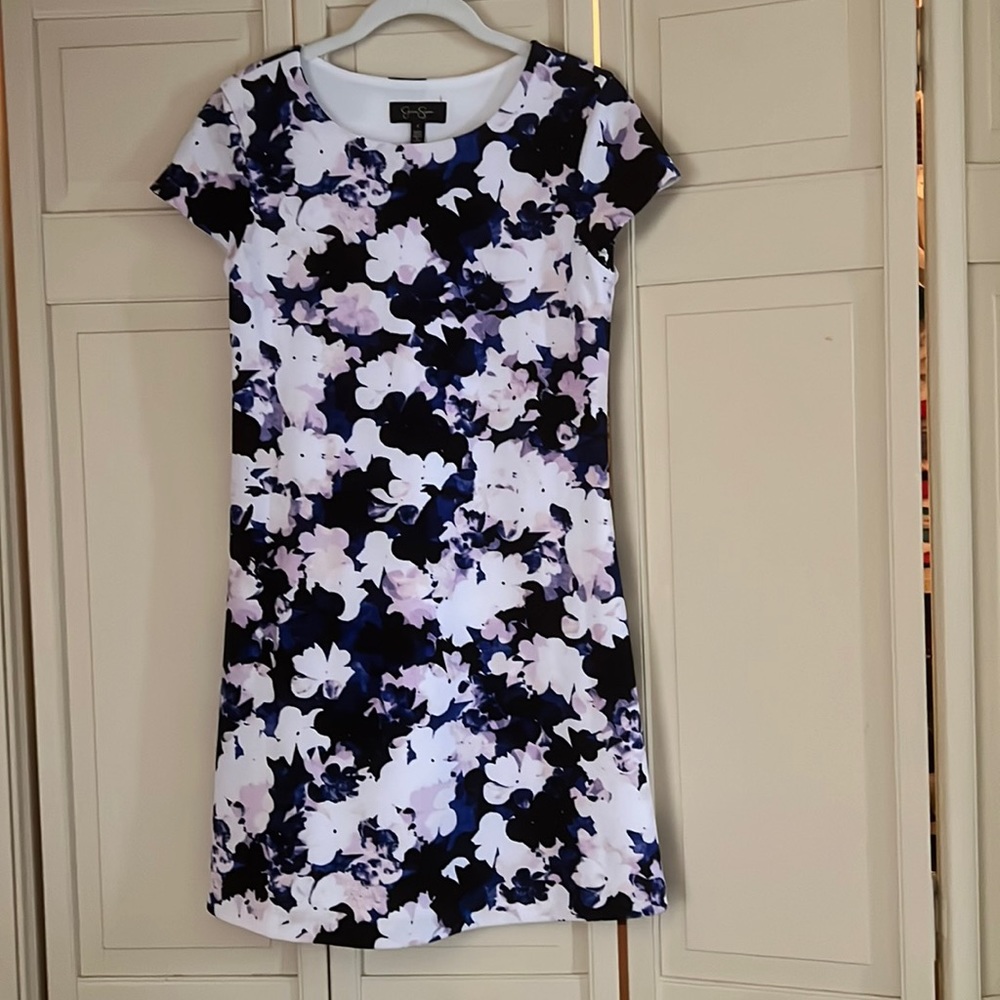 Short sleeve Jessica Simpson dress